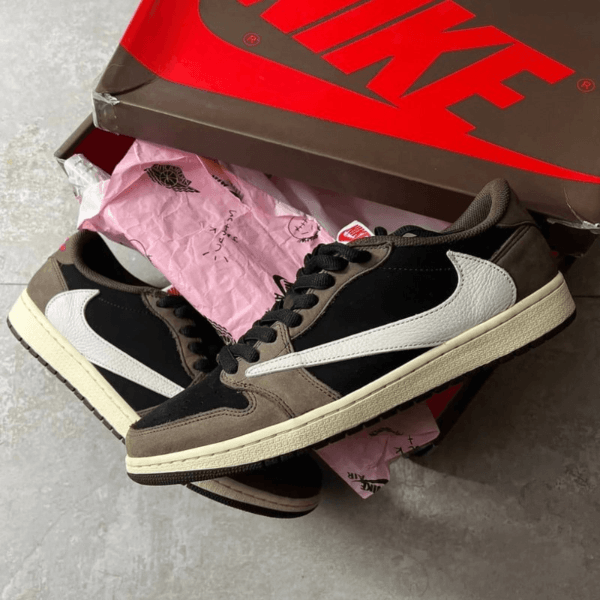 Nik_e Air Jor_dan Retro 1 Low Travis Scott X Dark Mocha