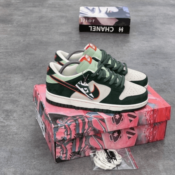 Nike SB Dunk Low X Otomo Katsuhiro  Premium Sneakers